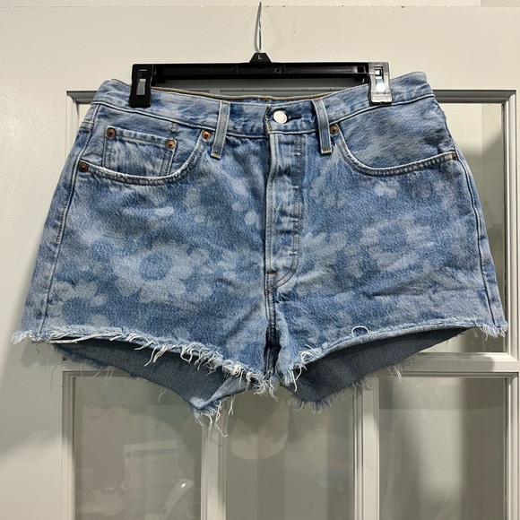 Levi's Women's 501 Light Blue Tie-Dye Jean Shorts - Size 29 - Picture 2 of 13